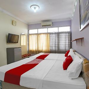 Oyo Life 91957 Hotel Roda Mas 2